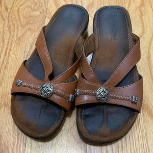 Minnetonka size 7 sandals